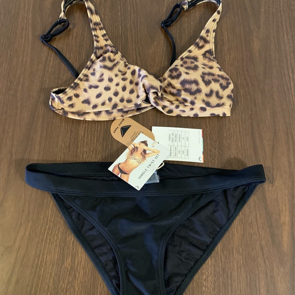 BNWT Jr/Womens 2 piece Swimwear (size Med)